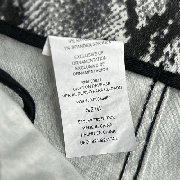 Vylette Snakeskin Printed Skirt | Mini Skirt | Snakeskin Skirt | Snakeskin - Picture 7 of 8